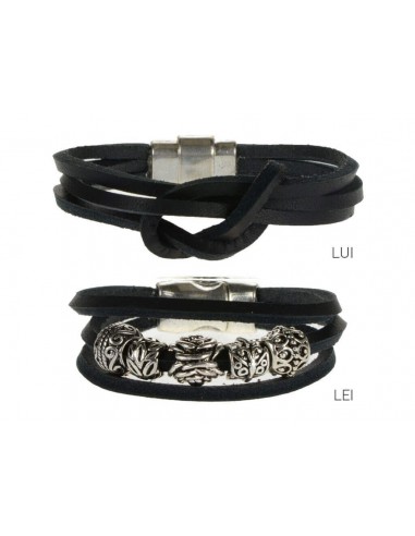 Bracciale in cuoio per lui e lei nero con charm per la donna