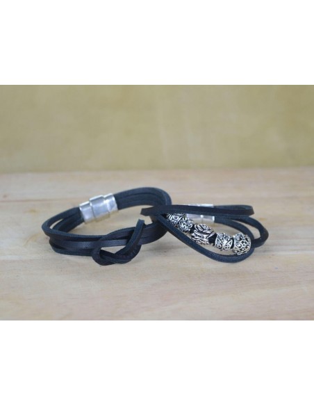 Bracciale in cuoio nero con charms